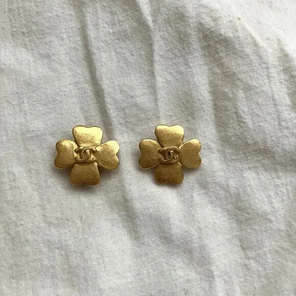 Vintage Chanel earring - Picture 4 of 6